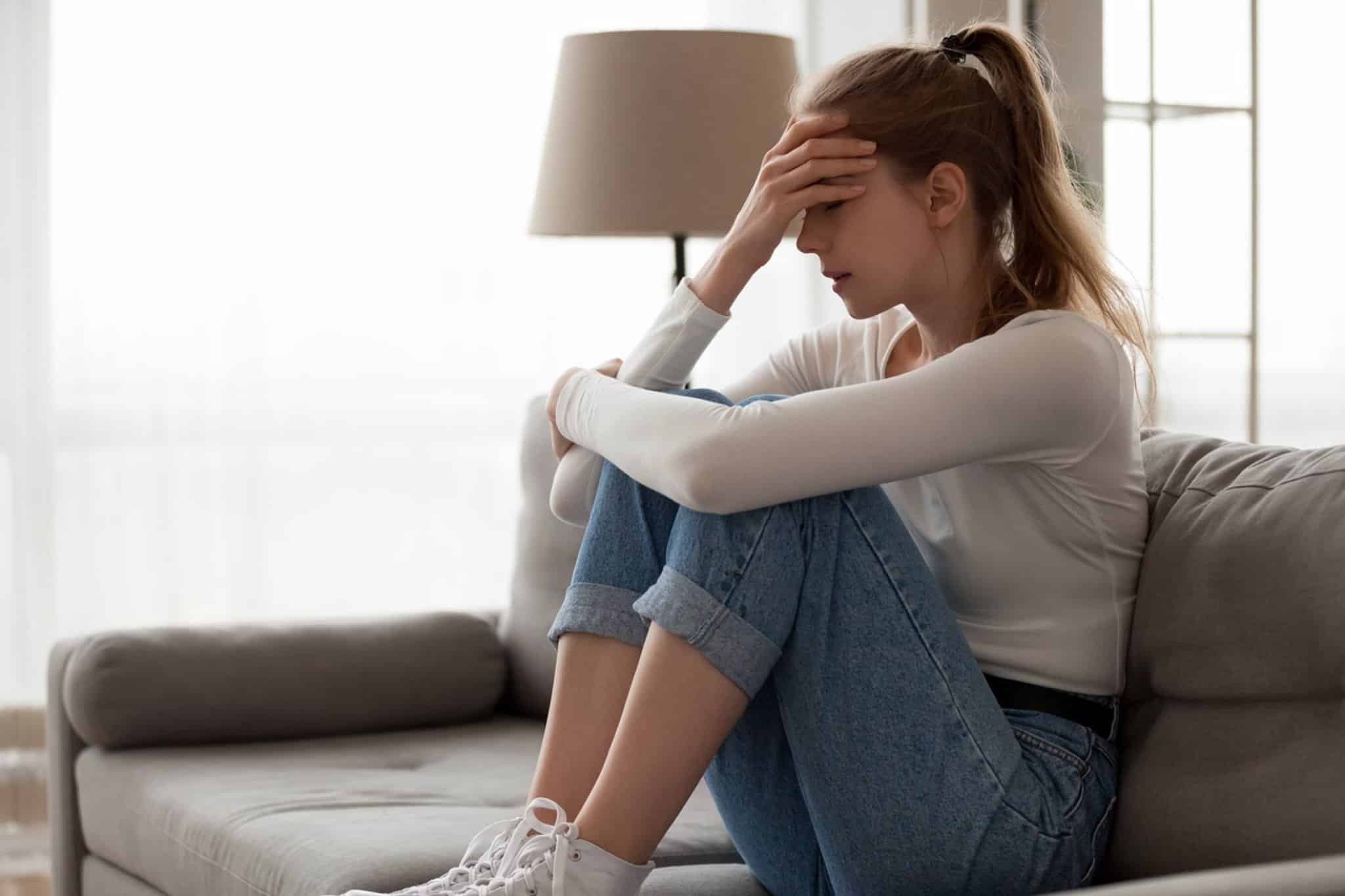 De la tristeza al suicidio: ¿cómo detectar ideas suicidas en mis hijos adolescentes?